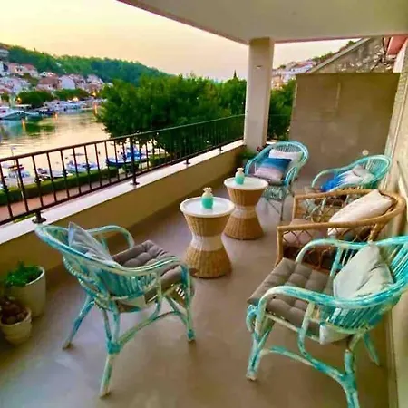 بيت للعطل Harbour View House