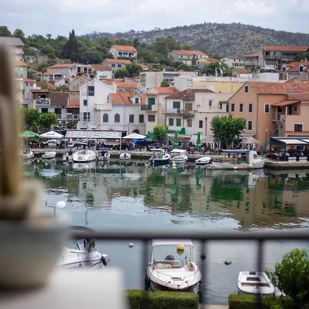 Harbour View House *