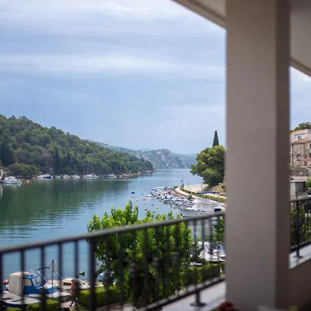 Harbour View House *