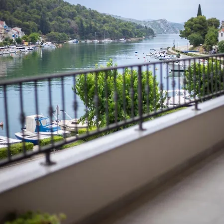 Дом отдыха Harbour View House