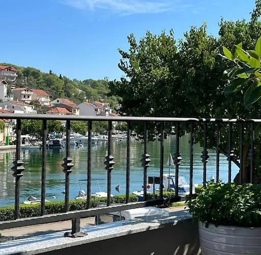 Harbour View House בית נופש *