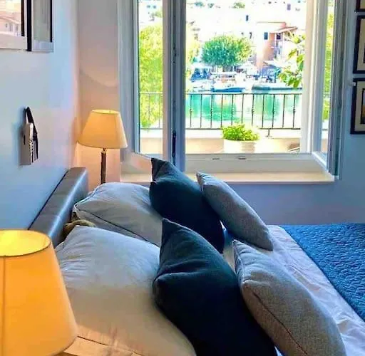 Harbour View House *