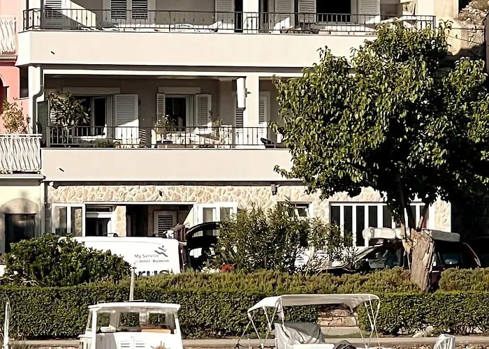 Harbour View House *