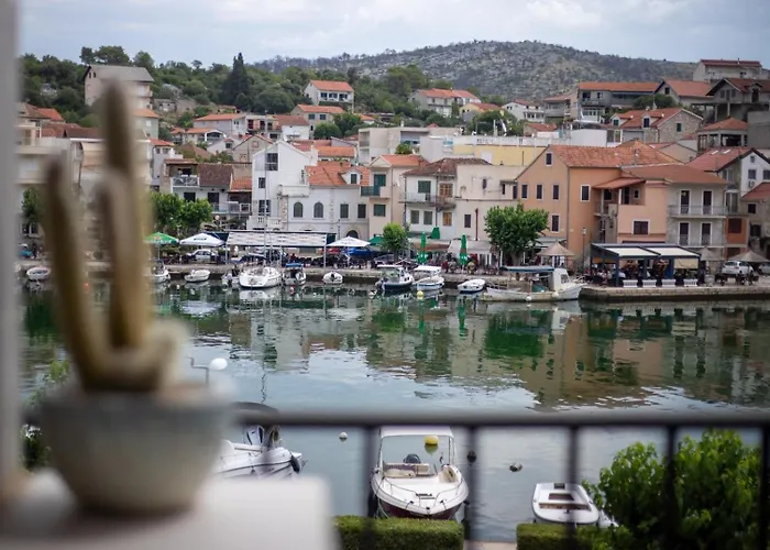 Harbour View House *