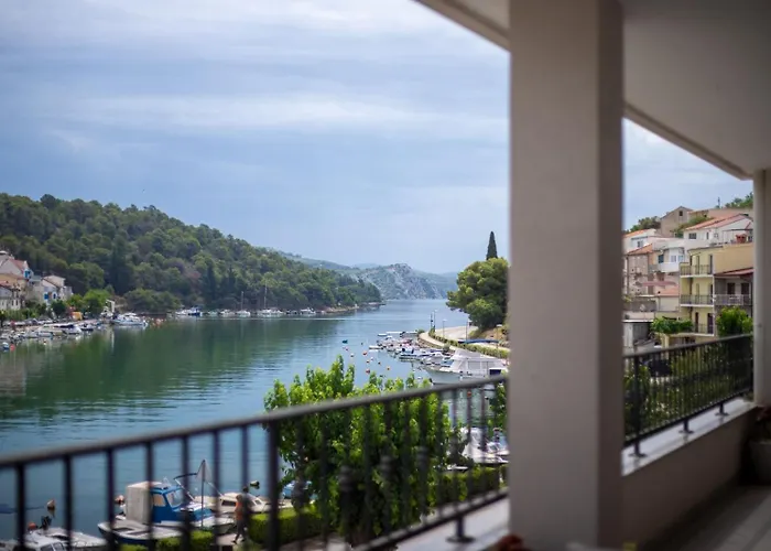 Harbour View House *